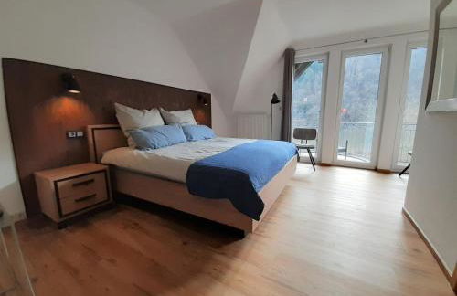 App 4 Pers 2 Schlafzimmer mit eigenen Badezimmer 2 Balkonen alle mit Moselblick - Foto 3