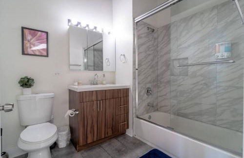 Spacious 2BR Vacation Rental with City View, Optional Parking and Gym Near McCormick Place & Downtown Chicago Attractions - Foto 24