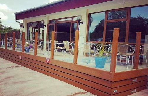 Stunning 3 Bed Riverside Cabin in Snowdonia - Photo 30