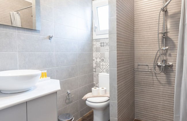 Beachfront 2-bedroom Stay in Voula - Photo 32