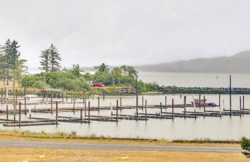 Columbia River Views Spacious Hammond Getaway! - Photo 32