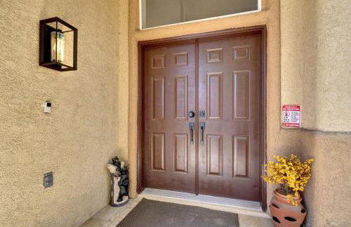 Tropical 4BR Oasis with Pool and Jacuzzi Near Strip - Photo 40