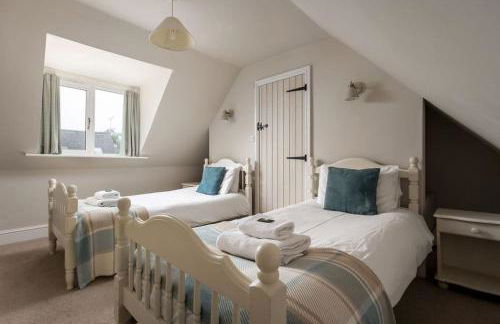 Stanway House, 8 bedroom, 8 Bath - Photo 22