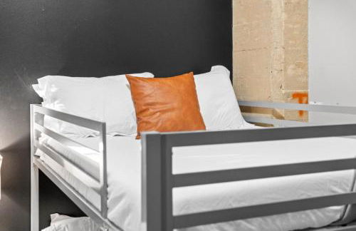 Beautiful Downtown Apartment with Pool, Laundry, Parking - Foto 19