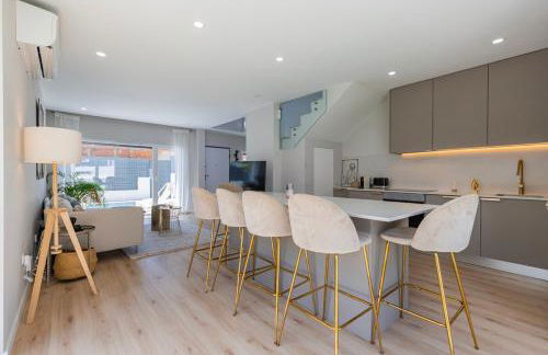 Poolside oasis by Caparica beach - Foto 48