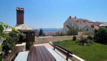 Apartments Mikulić - Photo 2, Garden view