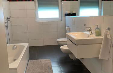 Modernes Ferienhaus mit 2 Balkonen, Terrasse und Garten ! - Foto 20