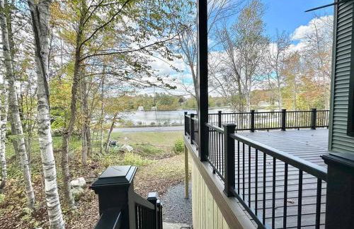 Luxe Modern Lakefront Oasis - Hot Tub, Sunset Views, Pet & Family Friendly! Close to UMF! - Foto 14