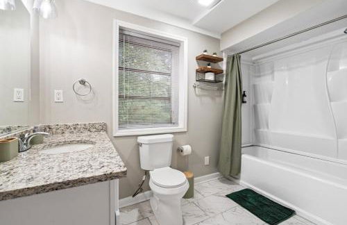 Large House Near Truist Field 15 mins to ATL and Six Flags - Foto 45