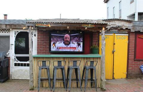 NEW! Family-Friendly Getaway -1 Mi to Dtwn Salem w Roof Deck & Tiki Bar - Foto 63