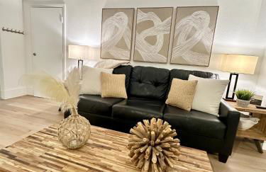 Villa Valbuena Palm Oasis In-Laws Quarters 4-Story Unit With Rooftop Retreat - Photo 36