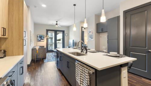 Modern Comfort North Austin with Balcony and Workspace - Foto 3