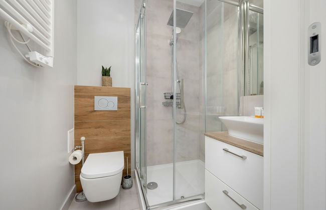 Unique Bright Apartment by Renters - Photo 38