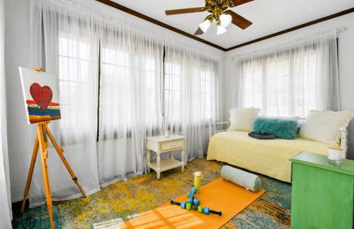 1926 Mediterranean Home with Heated Pool Sleeps 12 - Foto 36