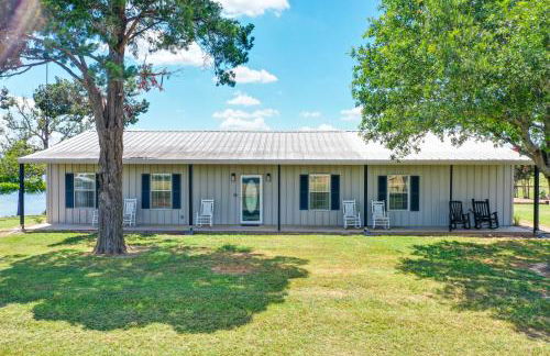 Van Vacation Retreat with Private 300-Acre Lake! - Photo 26