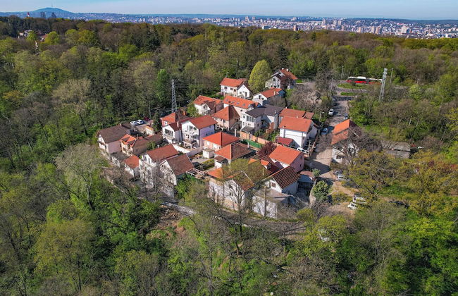 VP Apartment - A Forest Retreat in the Heart of the City! - Foto 23