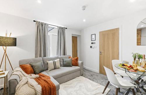 Stylish Duplex Apartment - Excellent Location - Free Parking, Virgin TV, Fast Wifi and Self-Check-In by Yoko Property - Photo 15