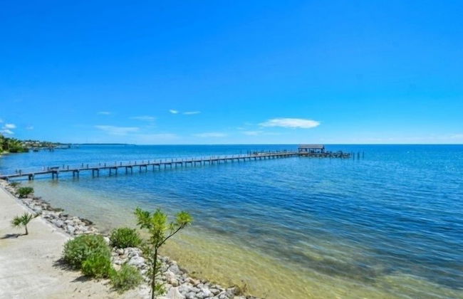 Direct Oceanfront With Private Staircase To Beach Prestigious Islamorada Condocomplex 2 Bedroom Condo by RedAwning - Photo 22