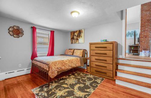 City Charm Walk to Trinity & Hospital with Parking - Foto 11