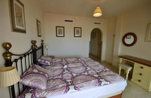 Stunning unobstructed 180 degree sea view apartment with 100 square meters terrace - Costa del Sol - Estepona- Long Term - Photo 13