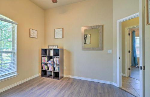 Unwind Fireside! Harker Family Retreat with Yard - Foto 27