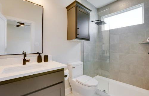 Walk to Restaurants Modern Escape Near Kyle Field - Photo 19