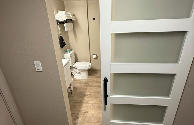 Lighthouse Inn & Suites - Photo 67