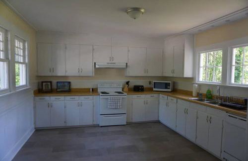 Renovated 1928 bungalow on a former asylum campus - Foto 18