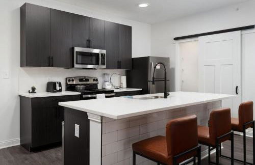 Radiant Vibes Spacious 2BR 2BA 2 King Beds Gym WFH - Foto 15