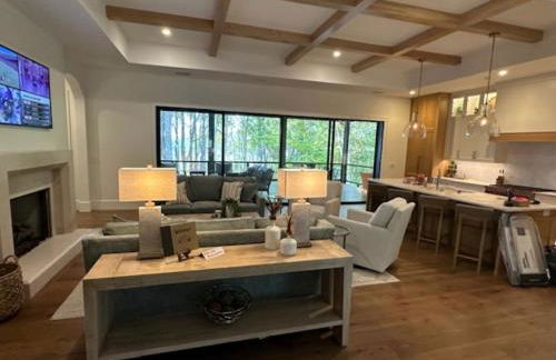 Modern Lodge Getaway, Creek and Mountain View - Foto 5