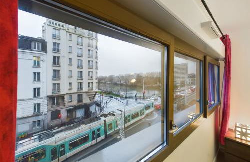 Roi de la Seine à Paris, stade, Gare parking et terrasse - Foto 26