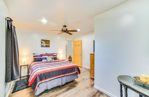 All-Season Seney Home with Private Yard and Fire Pit! - Foto 9