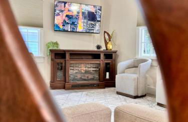 Newest Cottage Downtown. Pet Yes - Photo 2