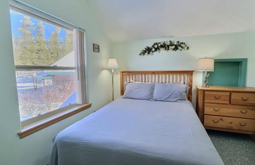 2 Bed Cabin Fireplace Lodgepole Pines - Foto 11