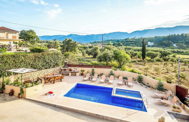 Maggie Alonia - Photo 31