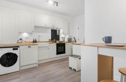 Elegant Garden Apartment, Private Parking & EV Charger, Walk to Town - Foto 5