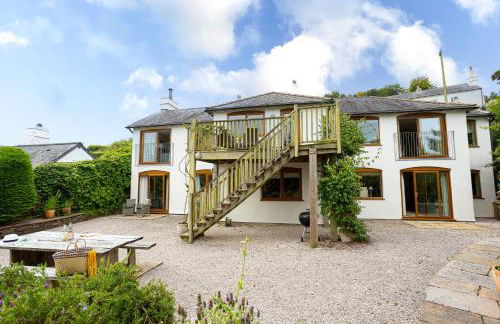 Rocket House - Large family home perched above the river - Foto 43