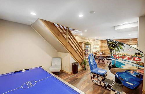 Large Log Cabin Chalet w/ Hot Tub - Horses & Lake! - Foto 68