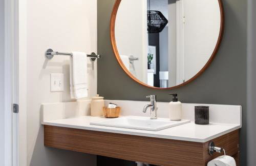 Curated, New Build Condo on TART Trail, With Bikes - Foto 9