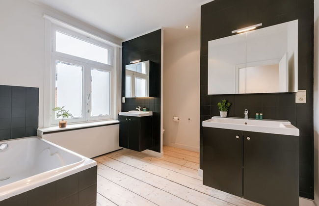 Charming House in the City of Antwerp With Parking - Foto 39