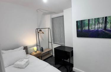 Modern 4 Bedroom House Sleeps 10 Free Parking Liverpool - Foto 22