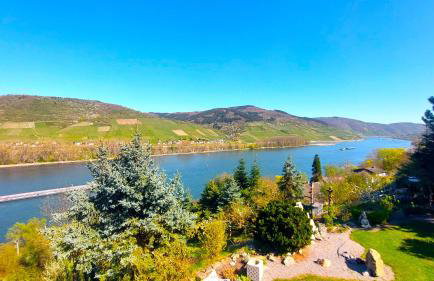 Ferienwohnung Märchenhain am Mittelrhein - Top-Lage mit Rheinblick, Terrasse & Garten, 2 Schlafzimmer und 2 Bäder - Foto 2