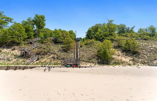 Experience luxury at Lakefront Villa - Foto 4