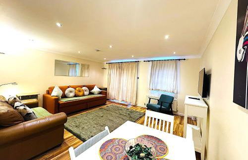 Cosy 2 Bedroom Canary Wharf House with Private Garden - Foto 17