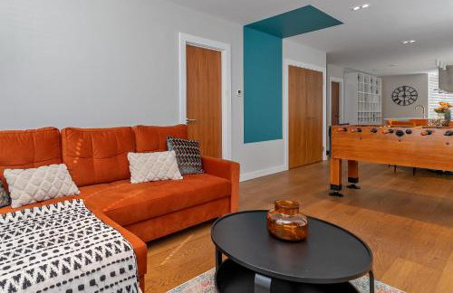 MK CITY CENTRE, THE DIAMOND SUITE, FREE Parking Space, PREMIUM SPACIOUS Apartment with FOOSBALL TABLE - Foto 32