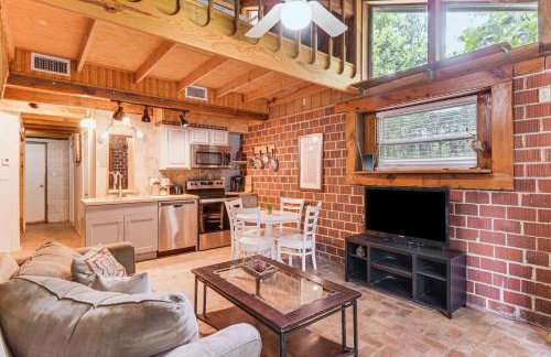 Riverfront Anglers Cabin in Fairhope with Deck! - Foto 1