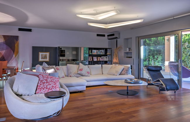 Luxurious Villa Philoxenia - Photo 12