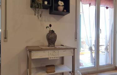 CITY HOUSE & FREE PARKING by Perry-Holiday moderno, panoramico e comodo fino a 6 ospiti - Foto 15