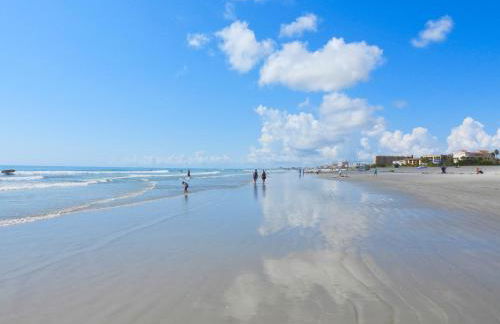 Cozy Canaveral Beach Condo! Next to NASA Launch Site - Foto 20