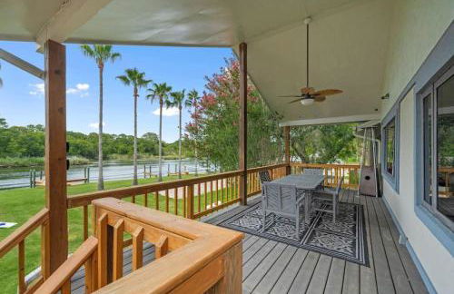 Waterfront oasis with private pool, game room, fire pit and volleyball court - Foto 78